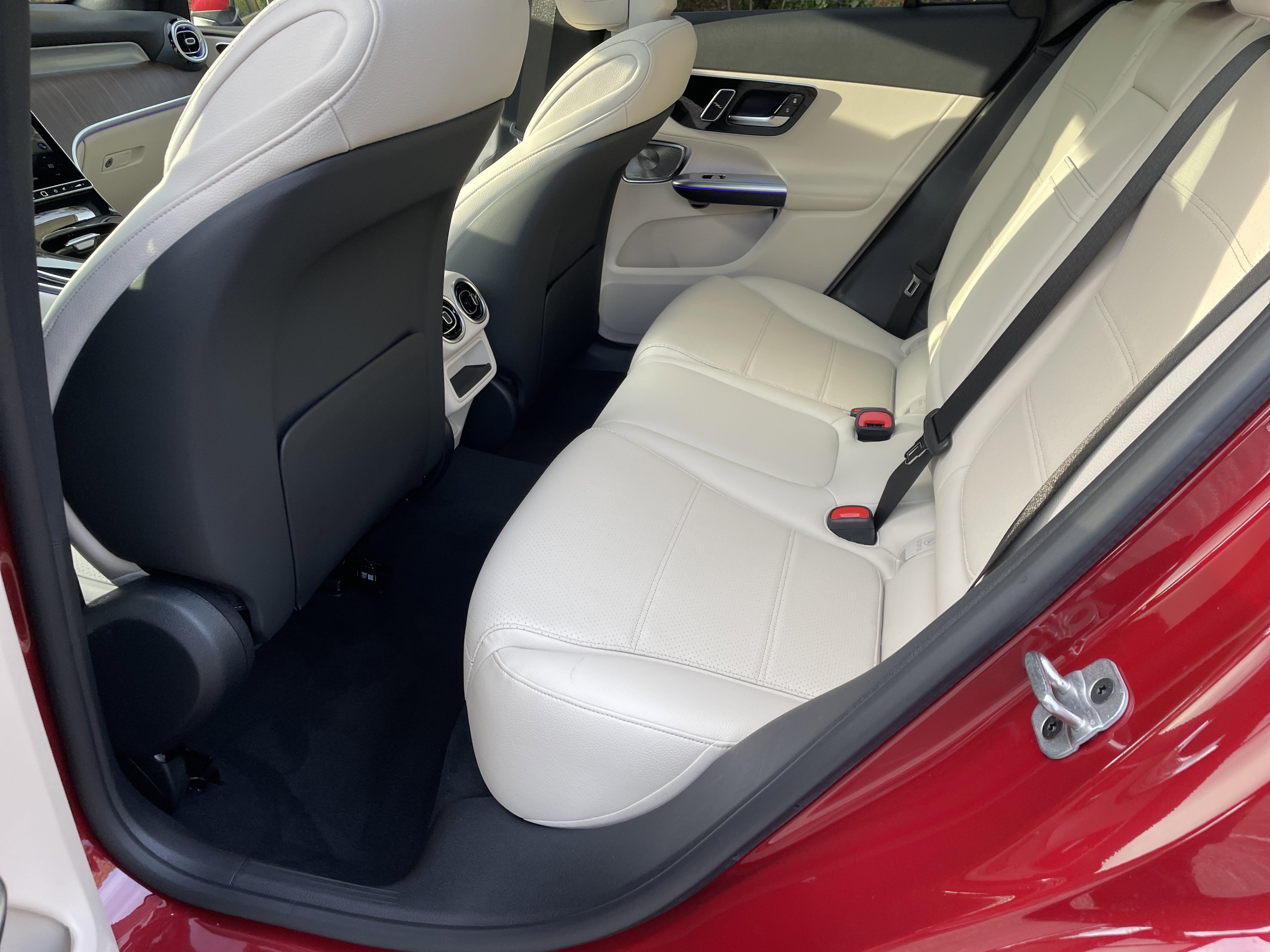 New 2026 Mercedes-Benz GLC 300 image 36