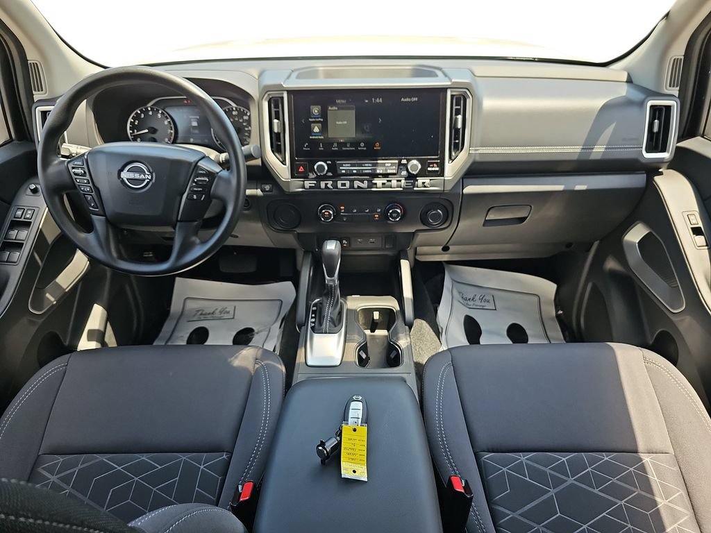 Used 2025 Nissan Frontier SV RWD image 13