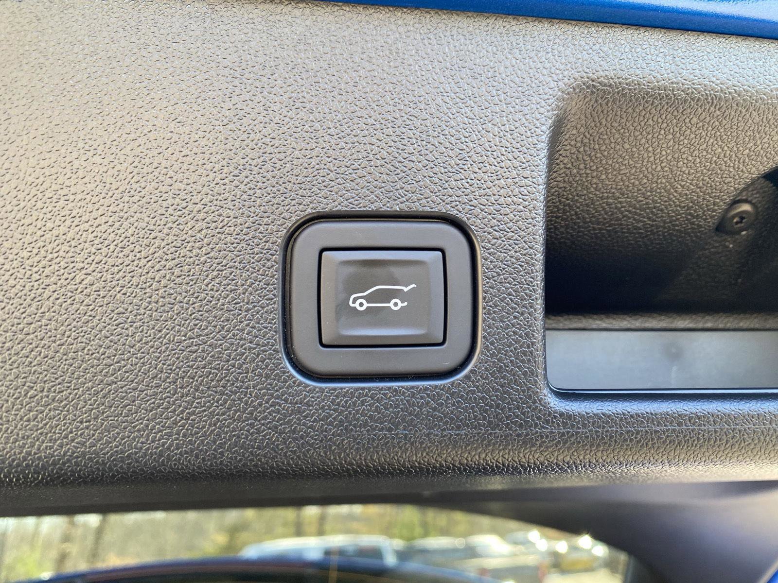 Used 2025 Chevrolet Equinox EV LT w/ Convenience Package image 13