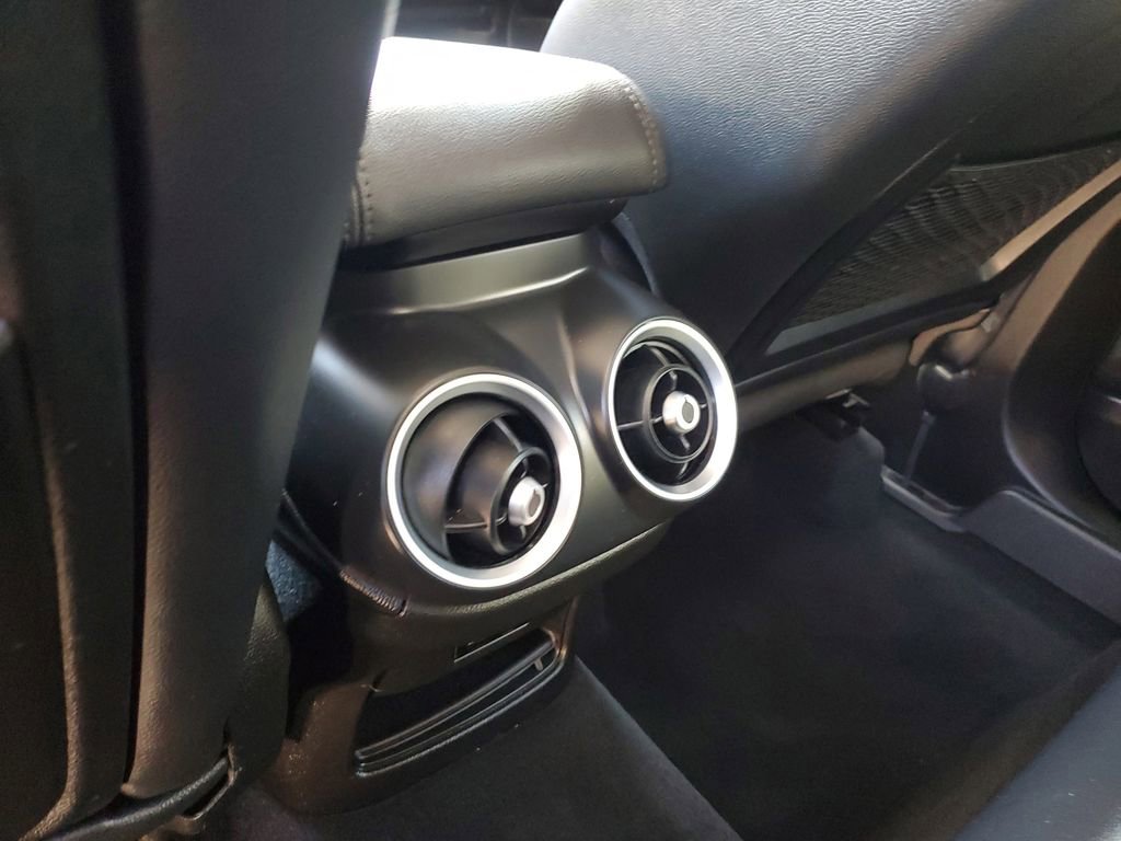 Used 2018 Alfa Romeo Stelvio AWD image 16