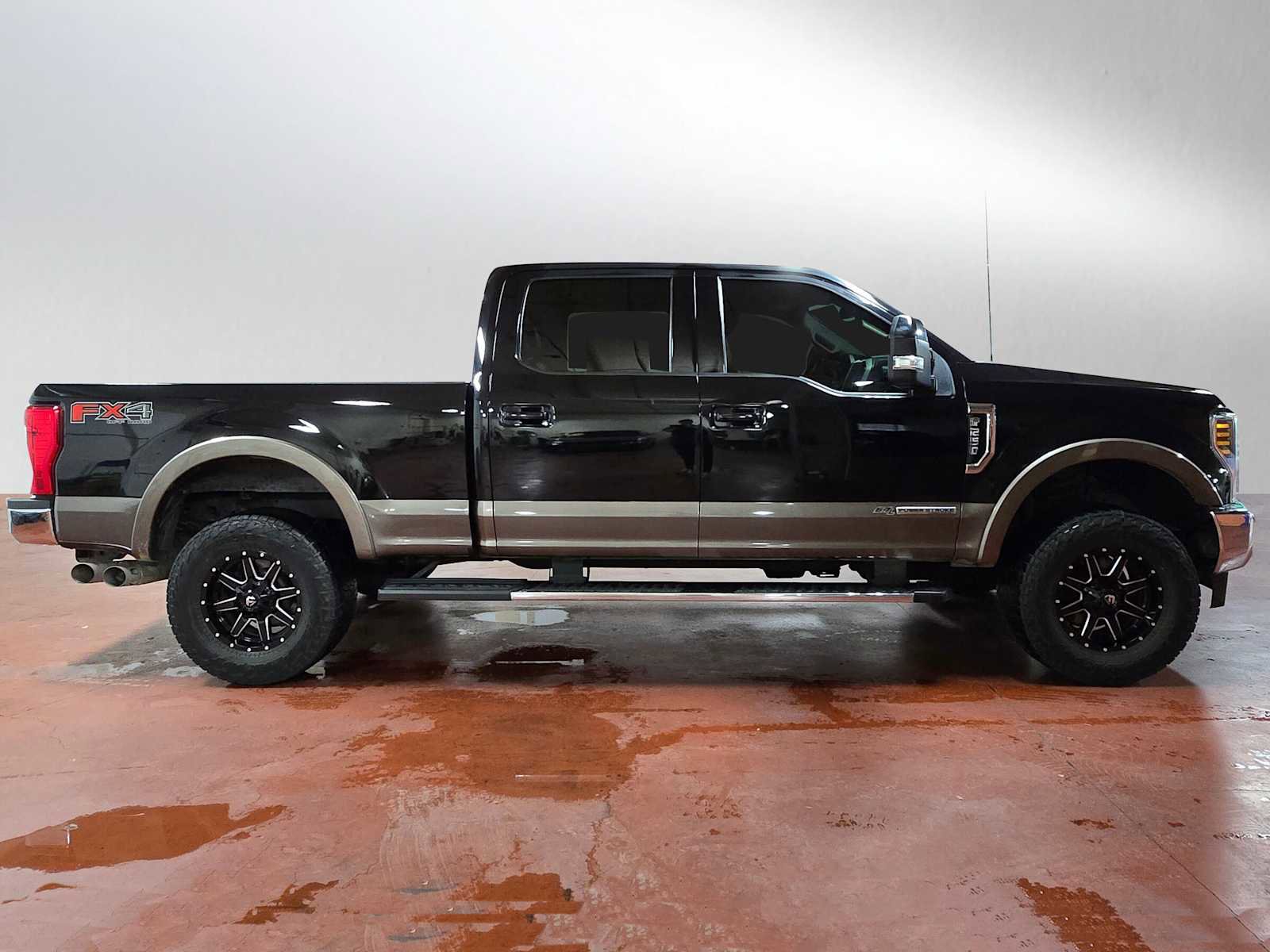 Used 2019 Ford F250 Lariat w/ Lariat Value Package image 2