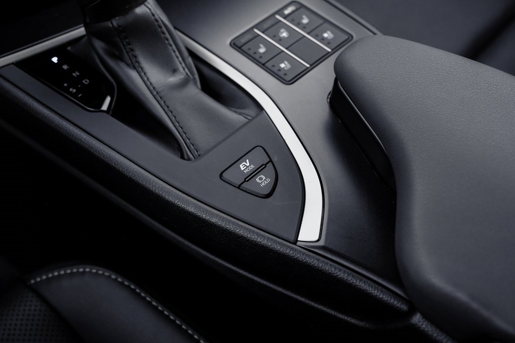 Used 2023 Lexus UX 250h FWD w/ Premium Package image 31