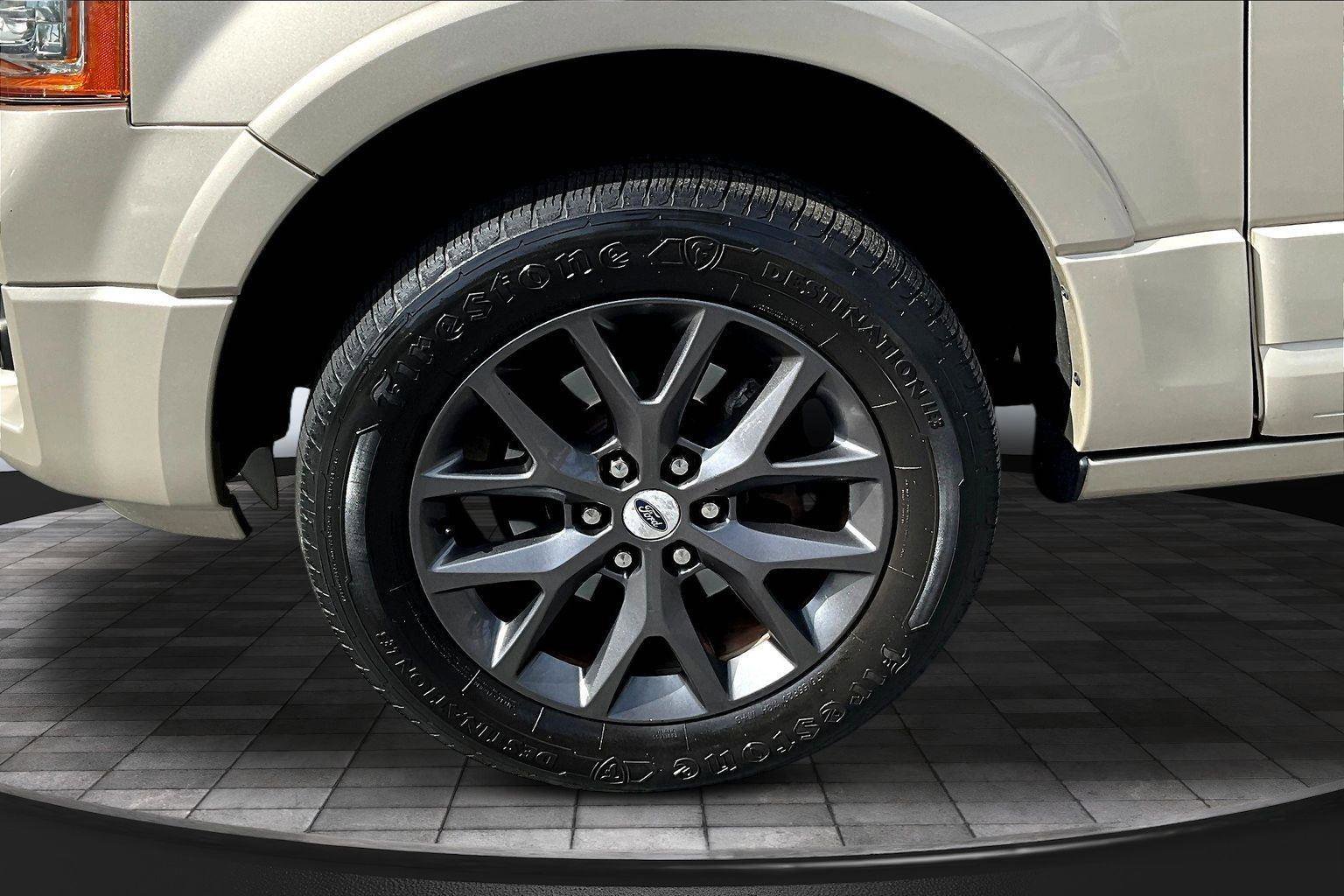 Used 2017 Ford Expedition Limited w/ Equipment Group 301A image 37