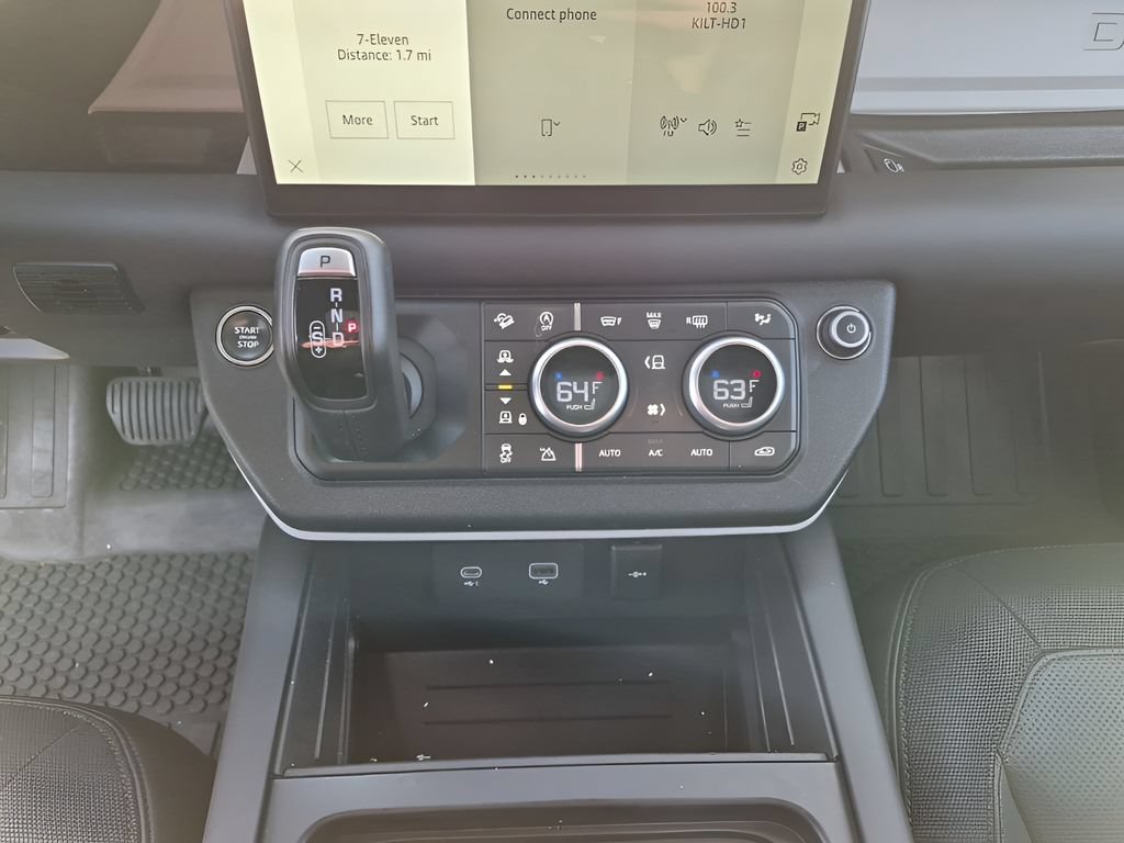 Used 2024 Land Rover Defender 130 X-Dynamic SE AWD/4WD image 42