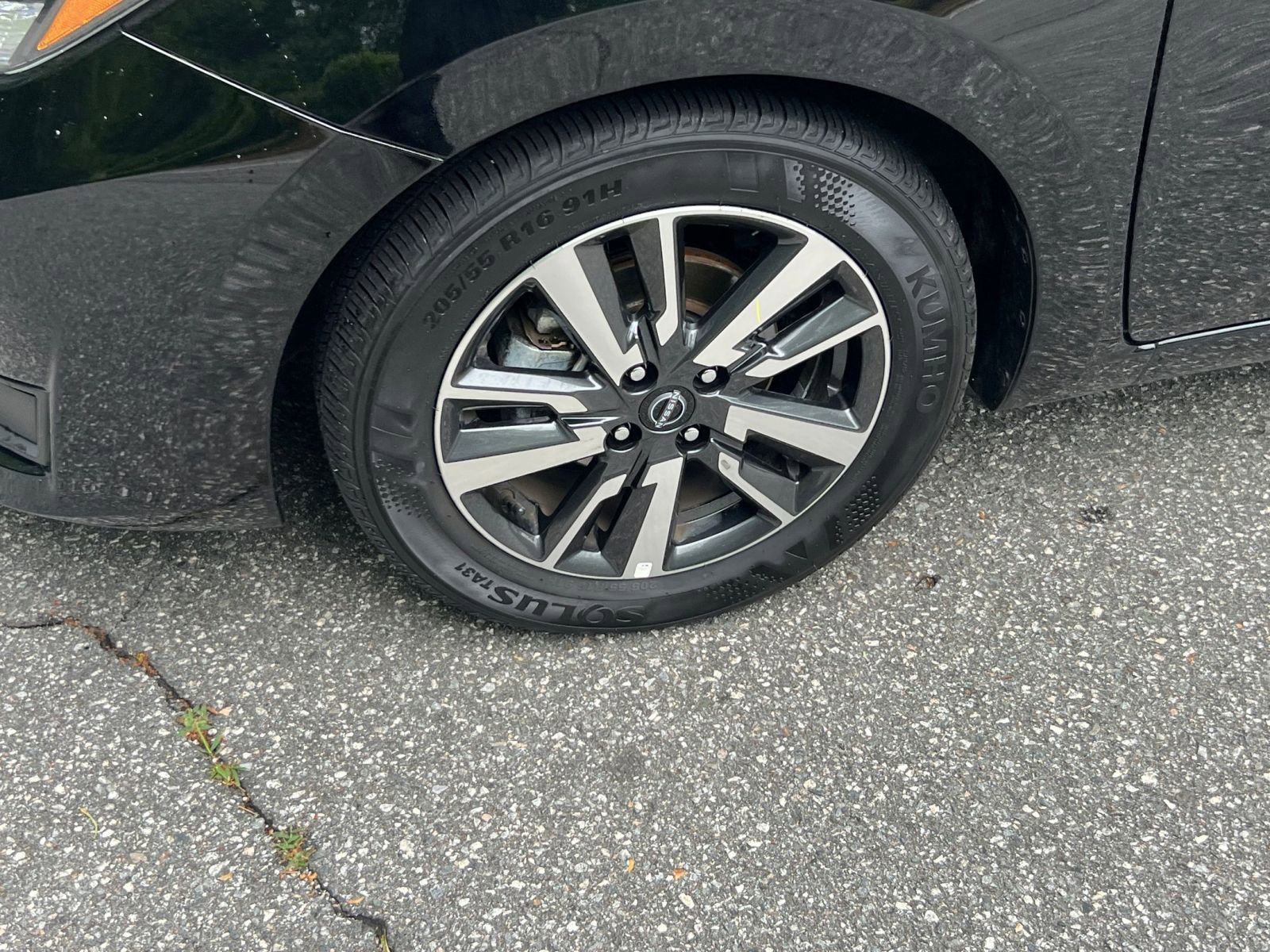 Used 2025 Nissan Versa SV FWD image 24
