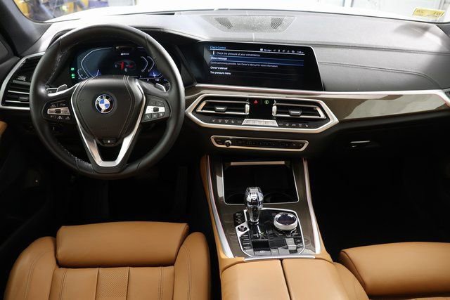 Used 2022 BMW X5 xDrive45e w/ Executive Package image 2