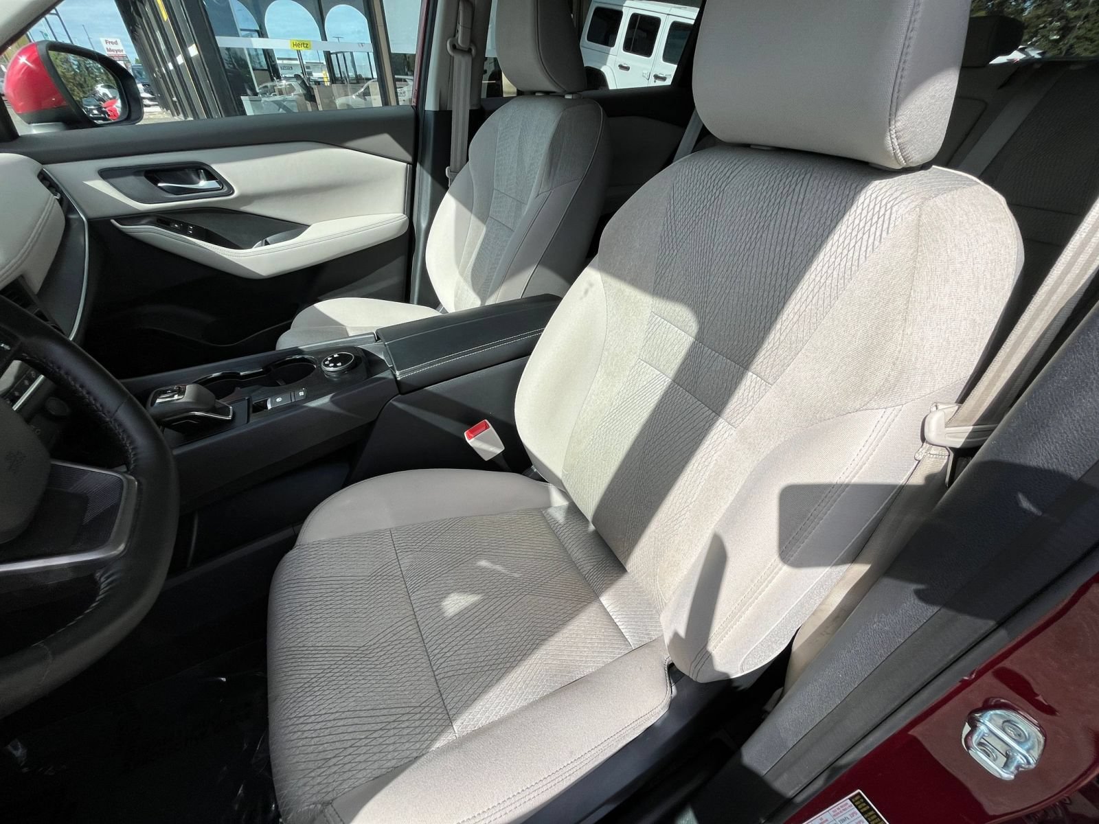 Used 2025 Nissan Rogue SV AWD/4WD image 38