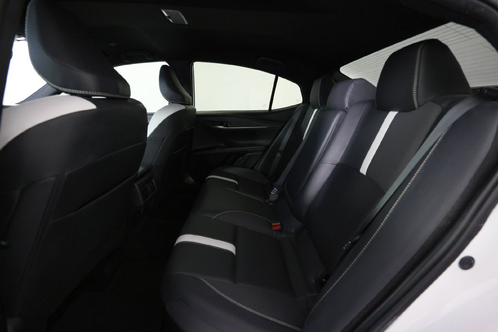 Used 2025 Toyota Camry SE w/ Convenience Package FWD image 13