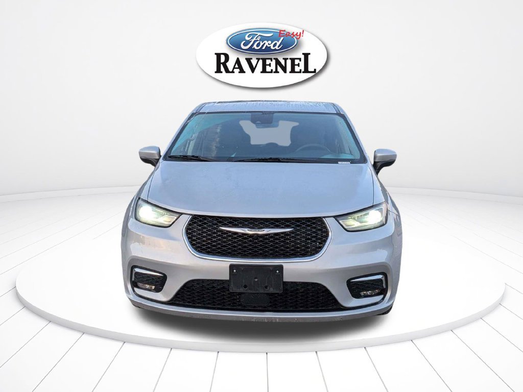 Used 2023 Chrysler Pacifica Touring-L FWD image 9