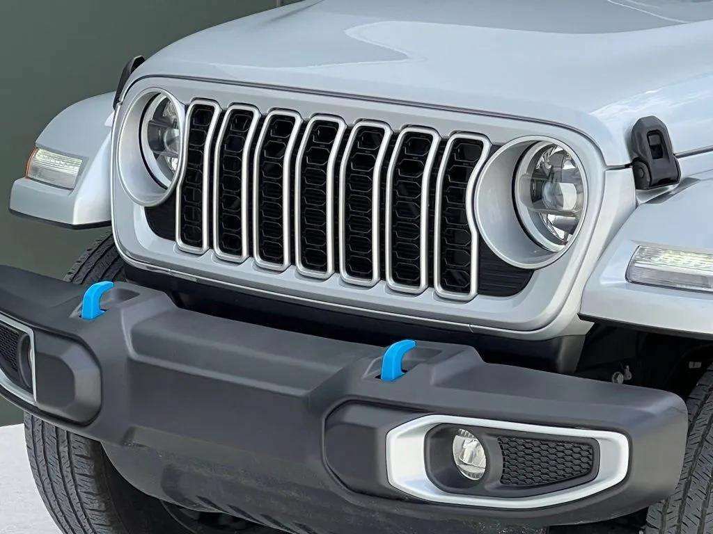 Used 2024 Jeep Wrangler Unlimited Sahara AWD/4WD image 12