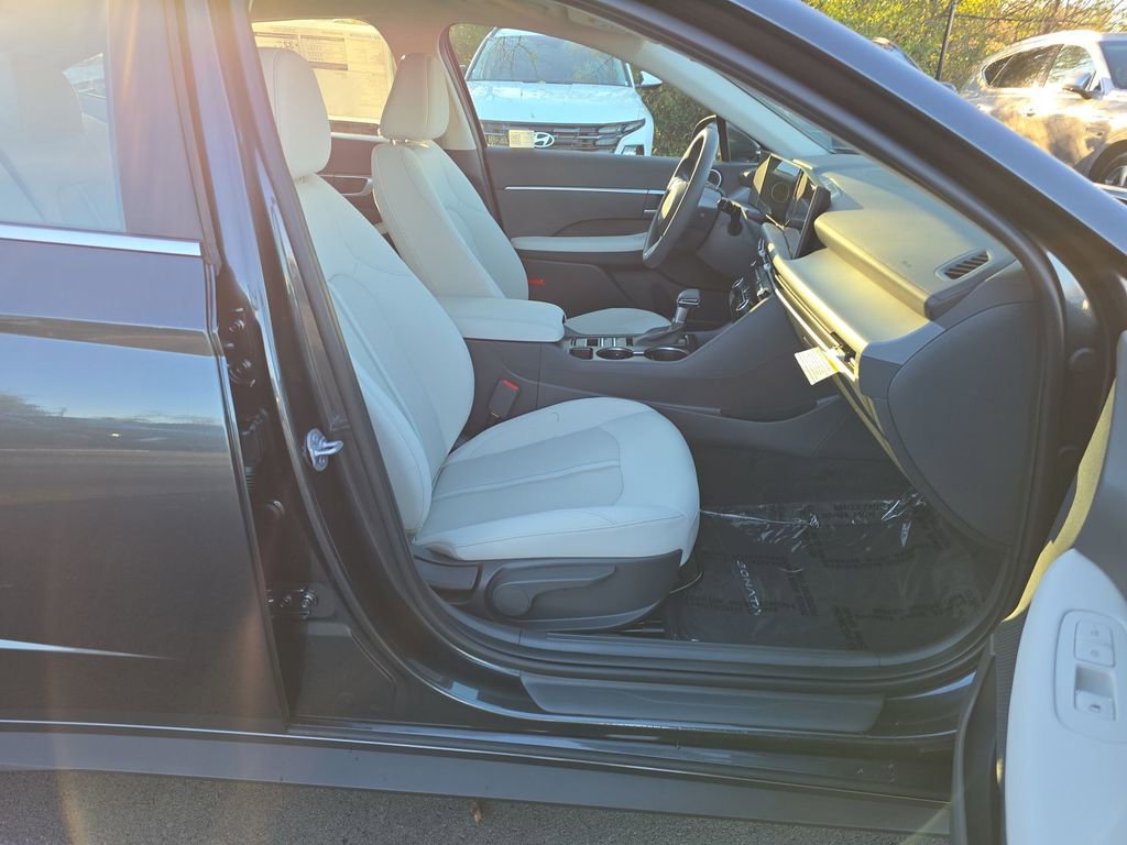 Used 2025 Hyundai Sonata SE image 23