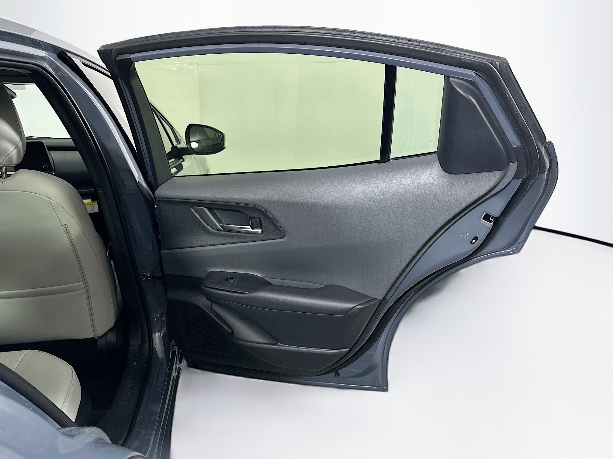 Used 2026 Toyota Prius XLE FWD image 29