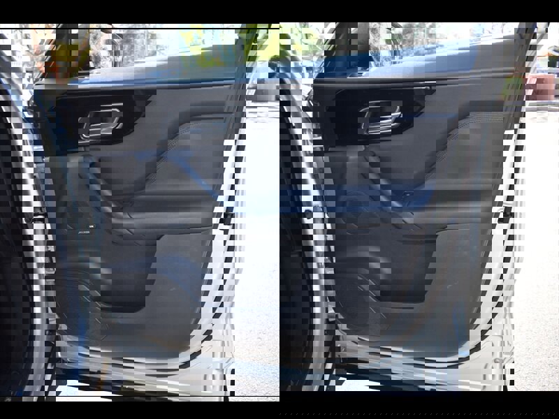 Used 2019 Jaguar F-PACE Premium image 34