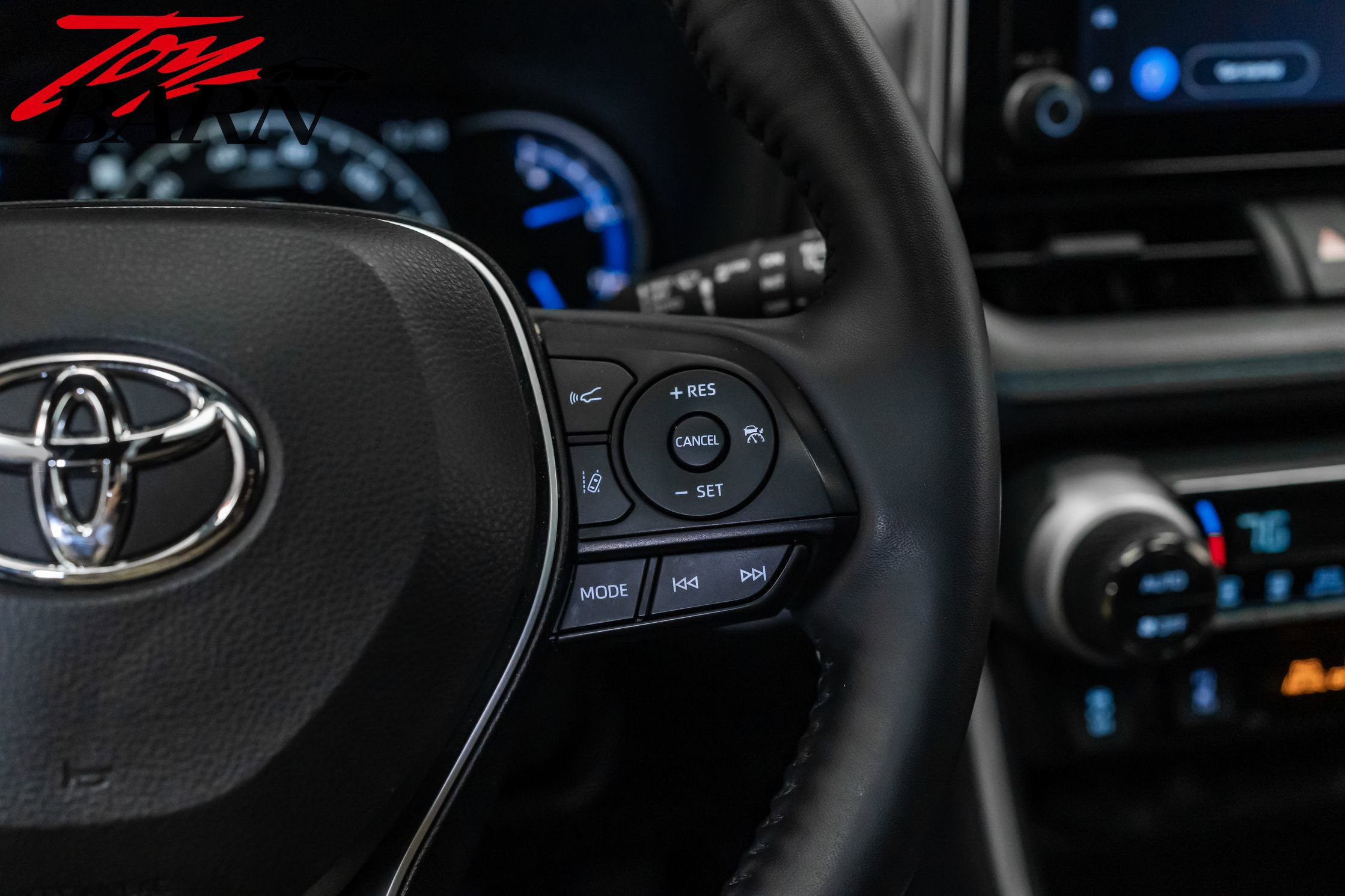 Used 2023 Toyota RAV4 SE w/ Convenience Package image 31