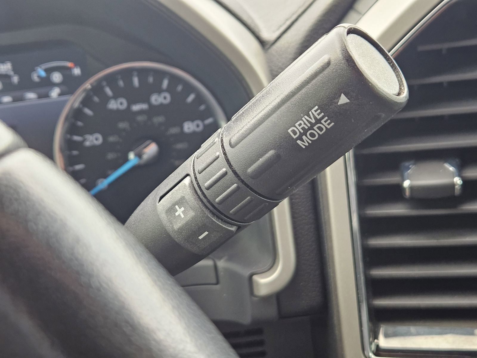 Used 2022 Ford F350 Lariat w/ Chrome Package image 28