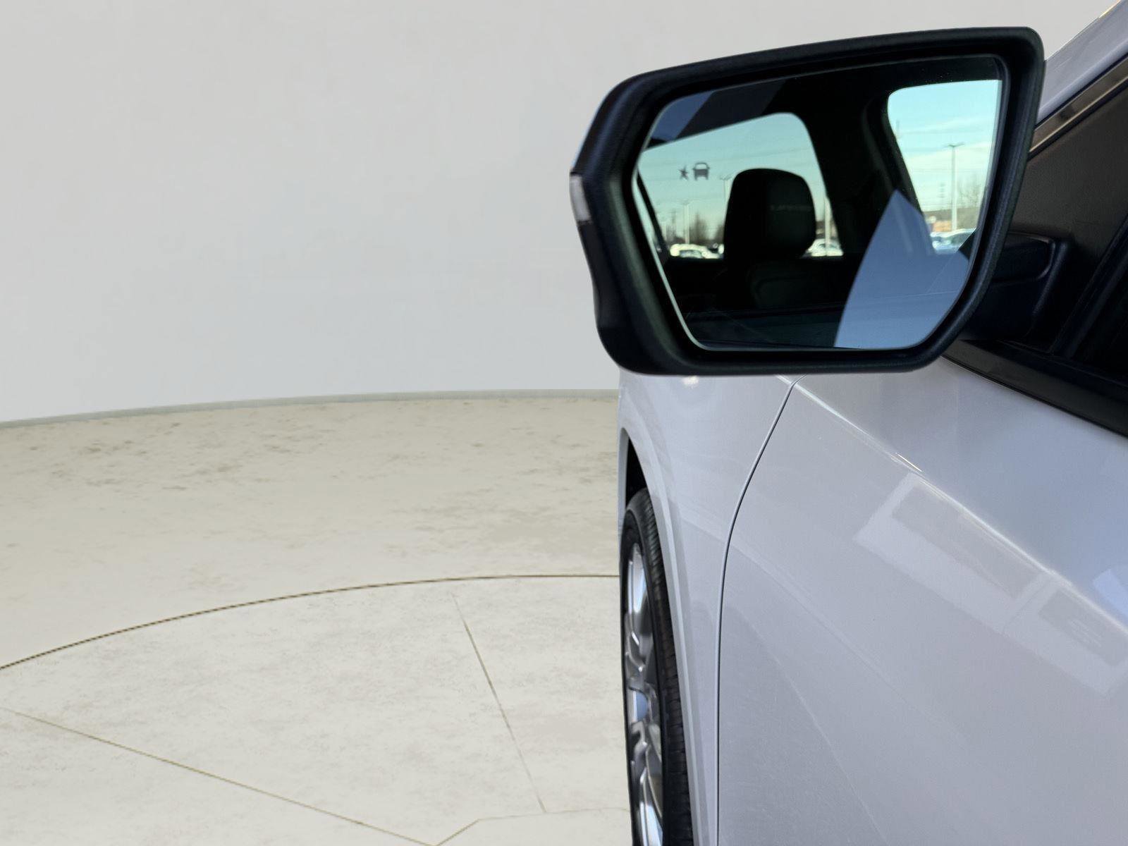 Used 2023 GMC Terrain Denali w/ Denali Premium Package image 7