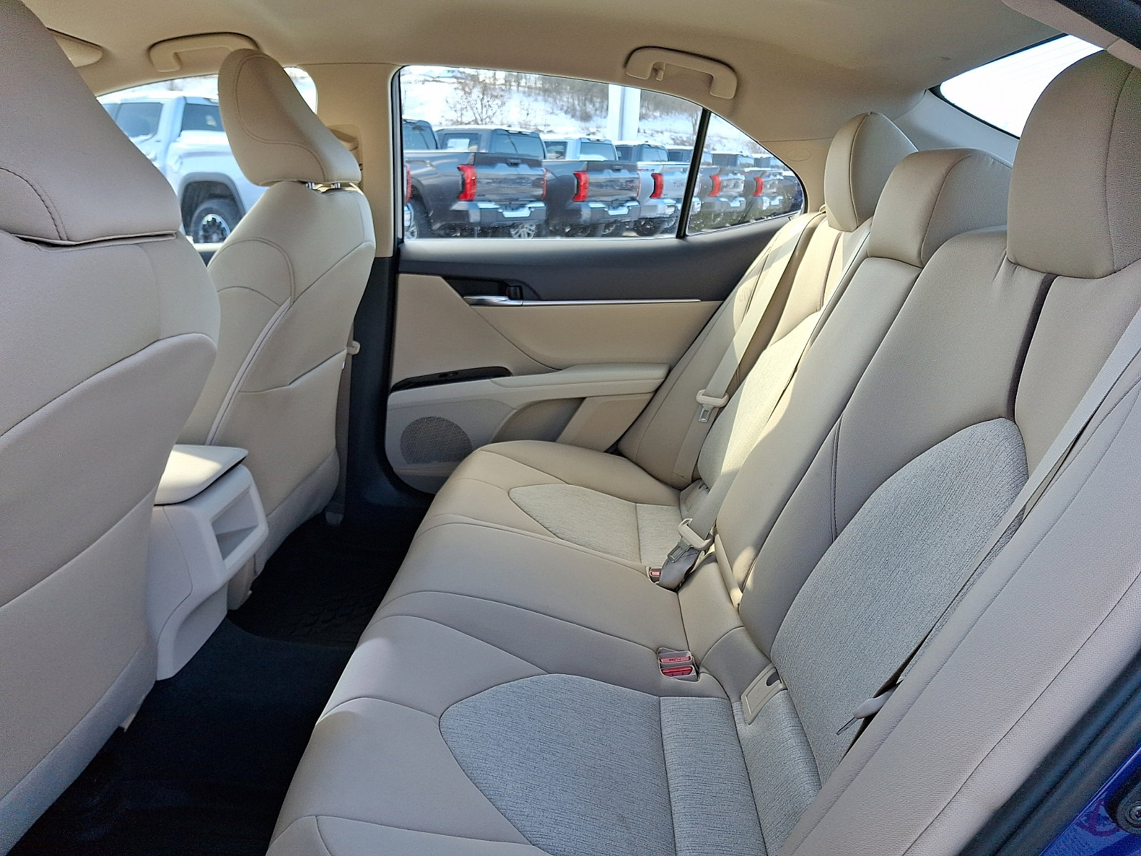 Used 2018 Toyota Camry LE image 10