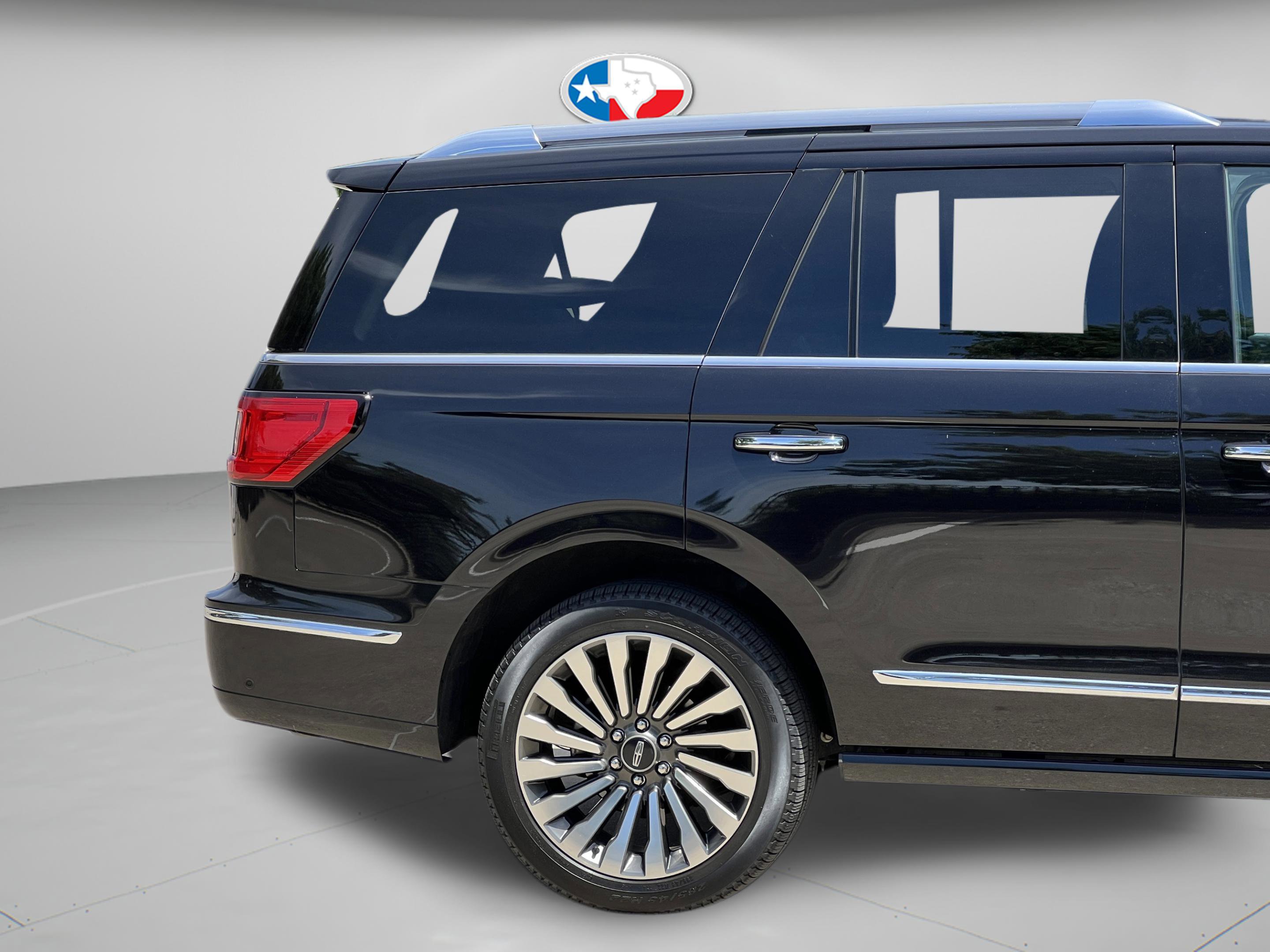 Used 2019 Lincoln Navigator Reserve AWD/4WD image 35