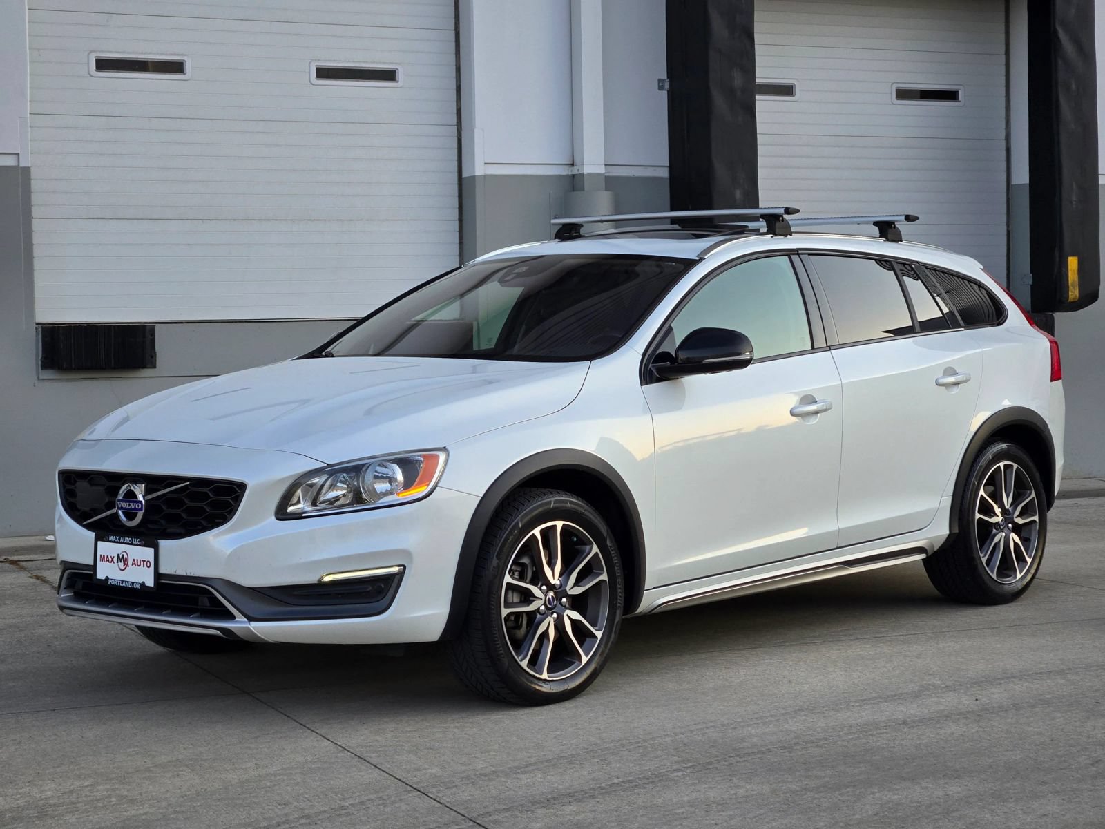 Used 2016 Volvo V60 T5 Cross Country w/ Convenience Package AWD/4WD image 4