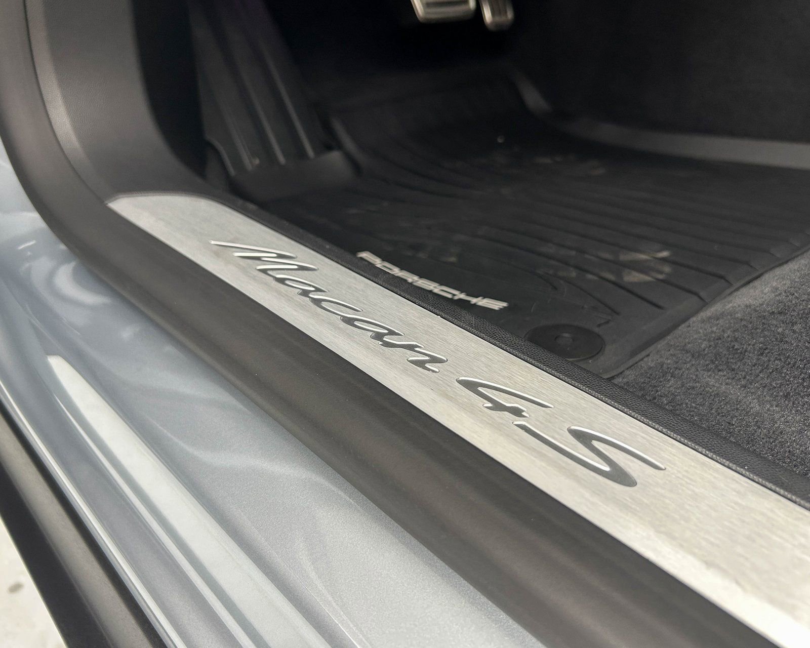 Used 2025 Porsche Macan 4S Electric image 16