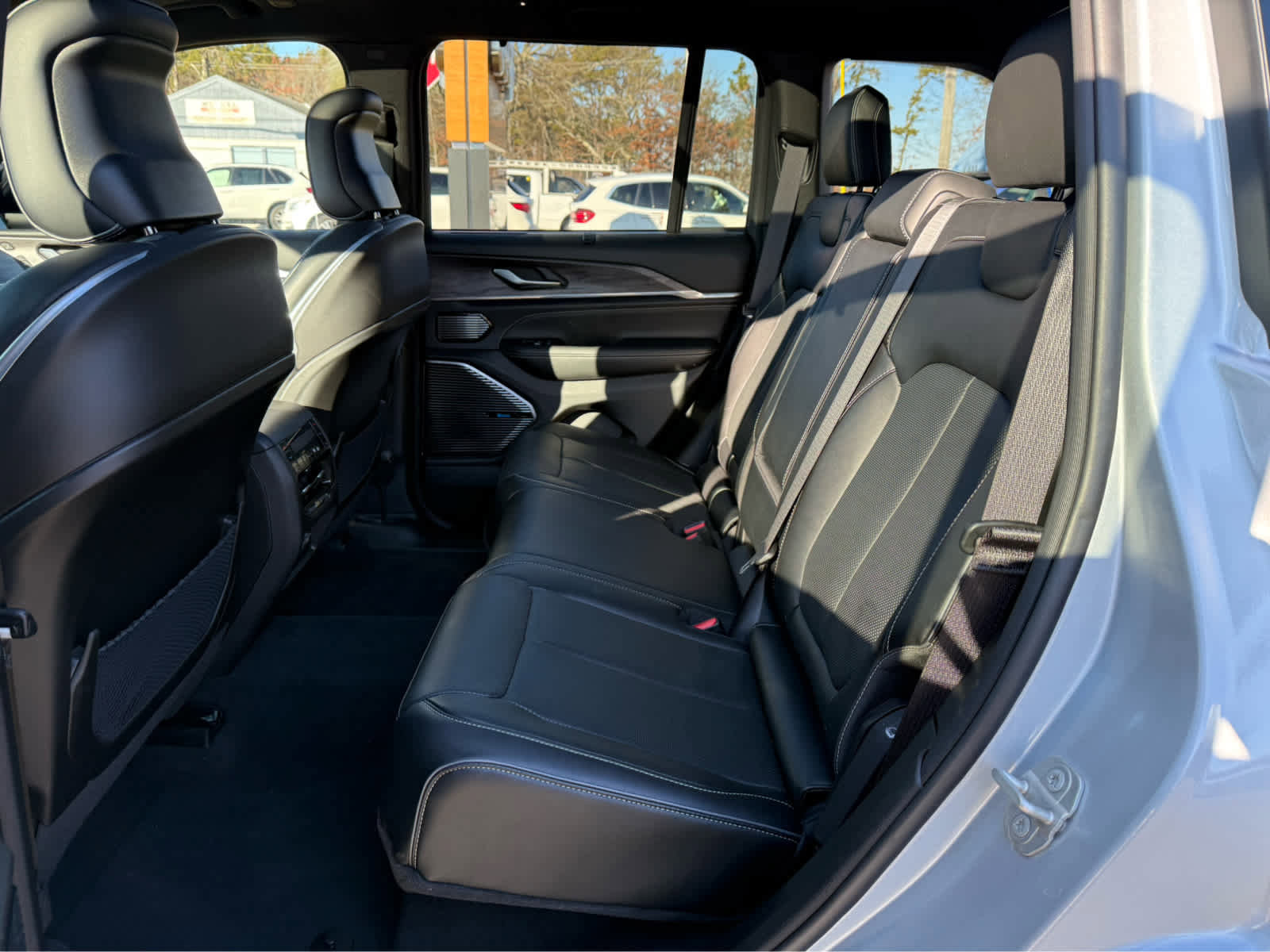 Used 2024 Jeep Grand Cherokee Overland w/ Luxury Tech Group IV image 26