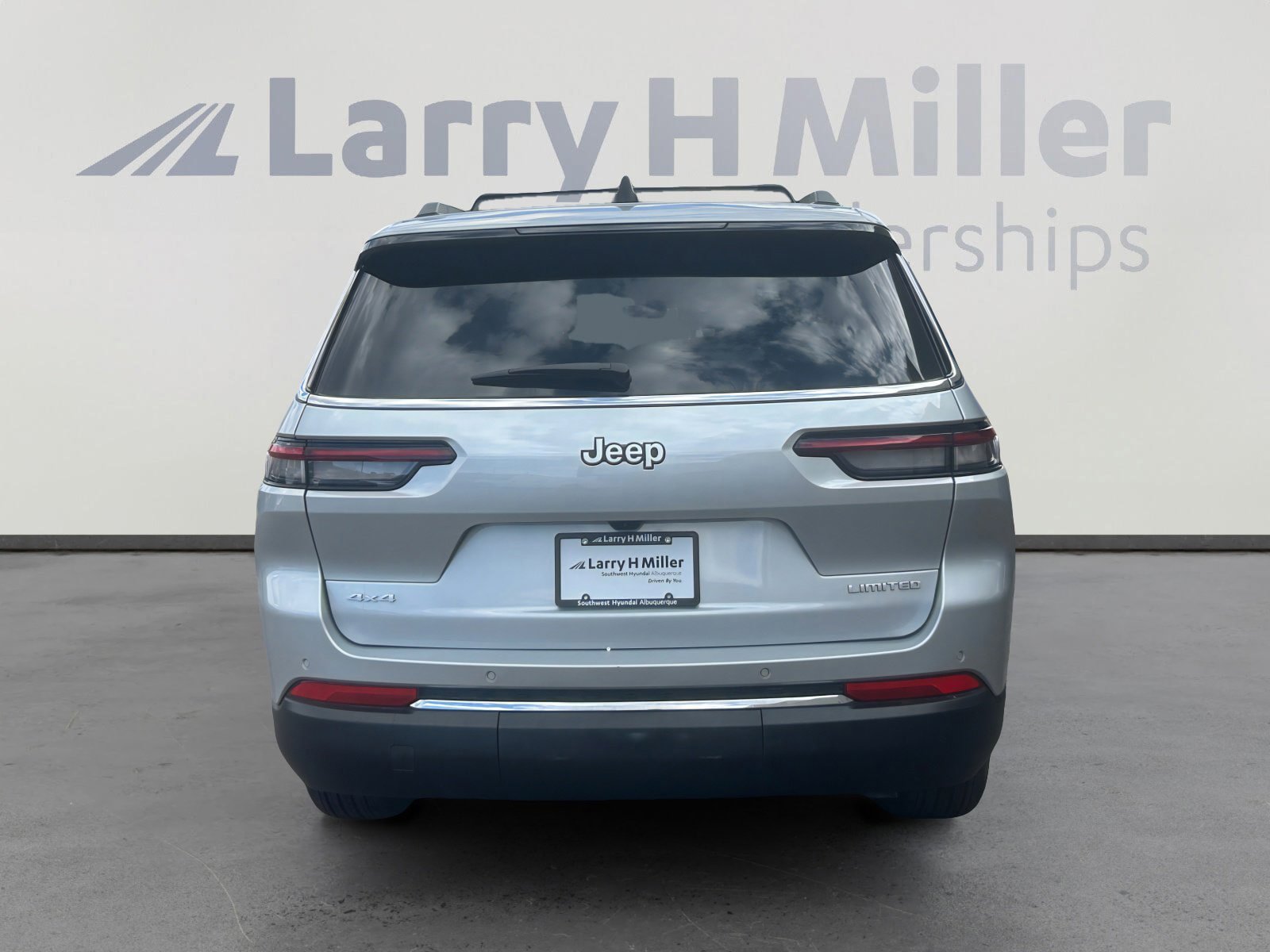 Used 2025 Jeep Grand Cherokee L Limited AWD/4WD image 5