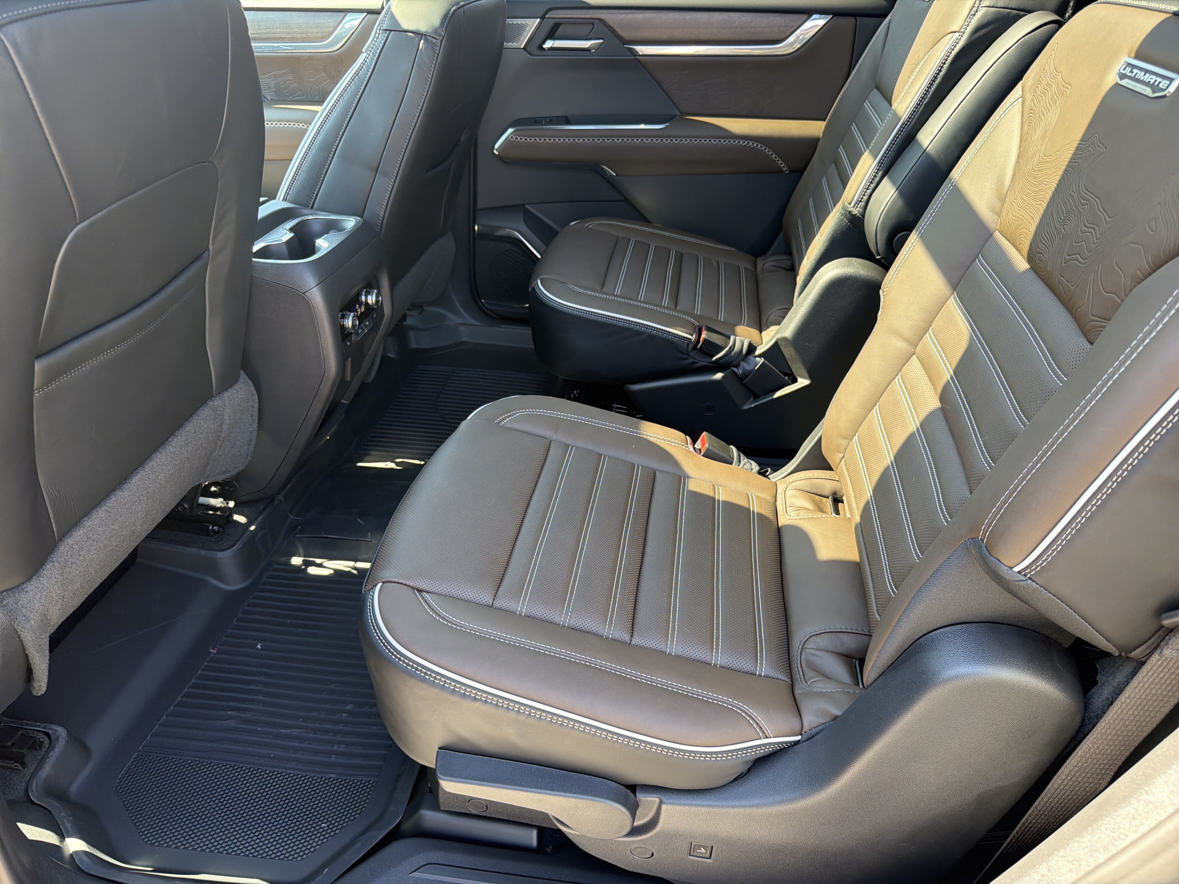New 2027 GMC Acadia Denali Ultimate w/ LPO, Floor Liner Package AWD/4WD image 22