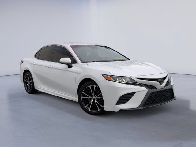 Used 2018 Toyota Camry SE FWD image 2
