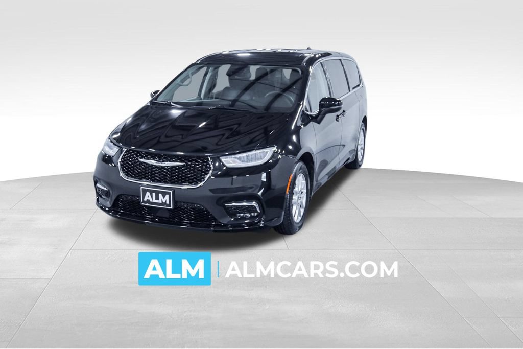 Used 2023 Chrysler Pacifica Touring-L FWD image 1