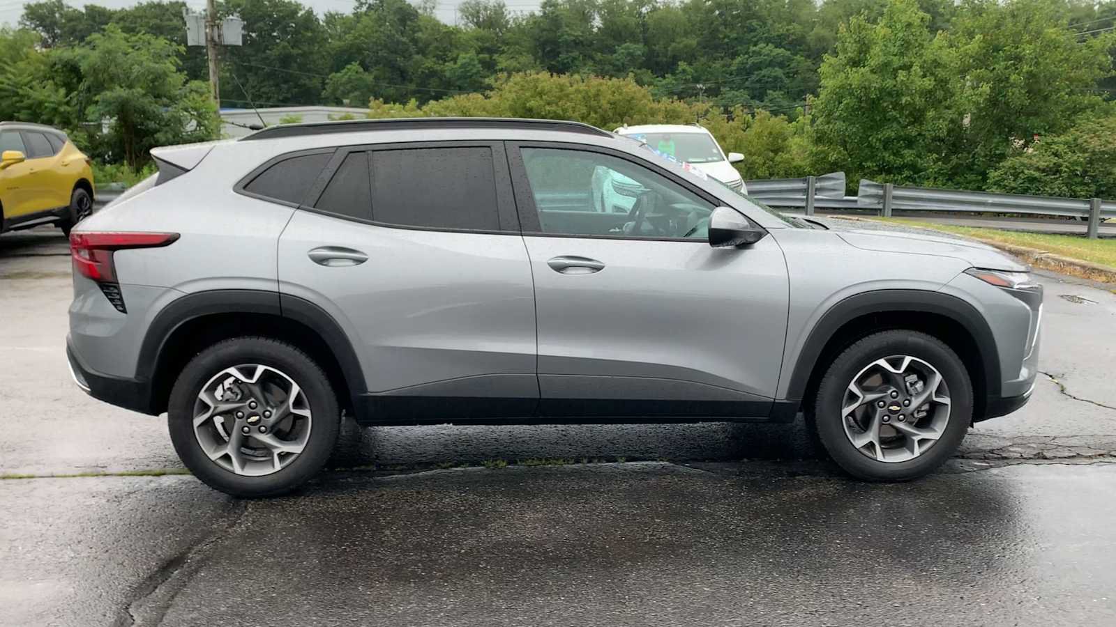 Certified 2024 Chevrolet Trax LT w/ LT Convenience Package FWD image 9