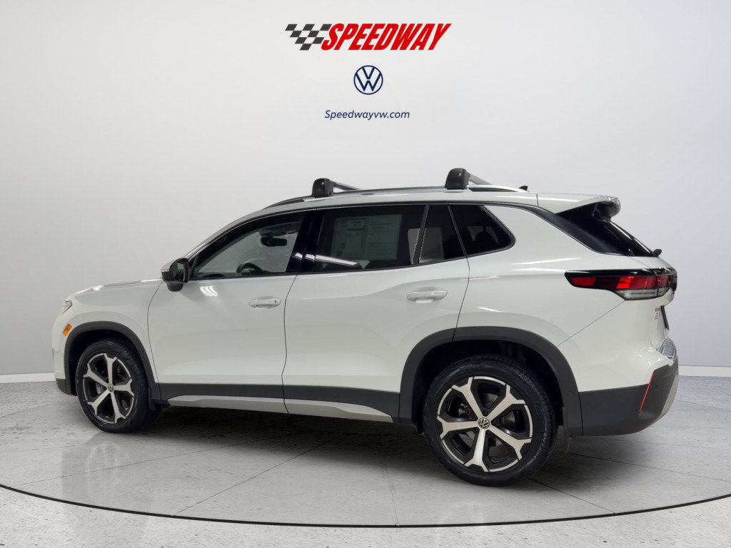 Used 2025 Volkswagen Tiguan SE AWD/4WD image 9