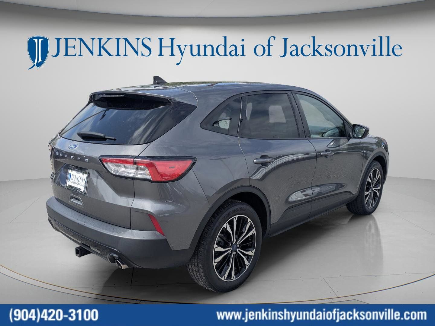 Used 2022 Ford Escape SE w/ SE Sport Appearance Package FWD image 4