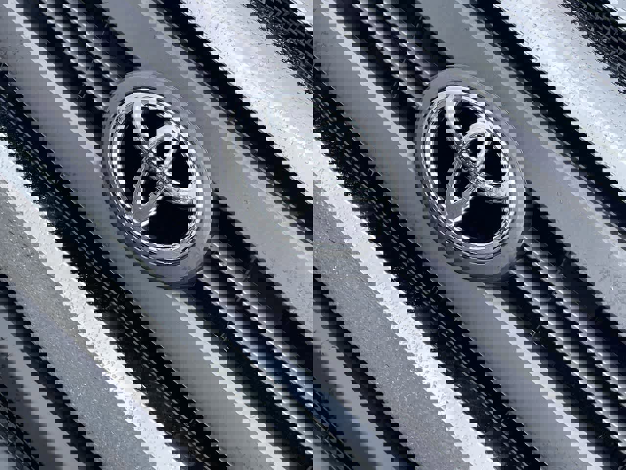 Used 2015 Toyota Tundra SR5 w/ SR5 Upgrade Package image 33