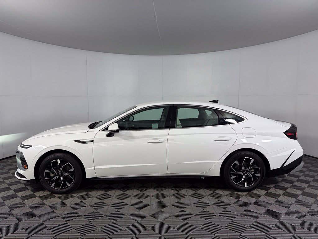 Used 2025 Hyundai Sonata SEL FWD image 9