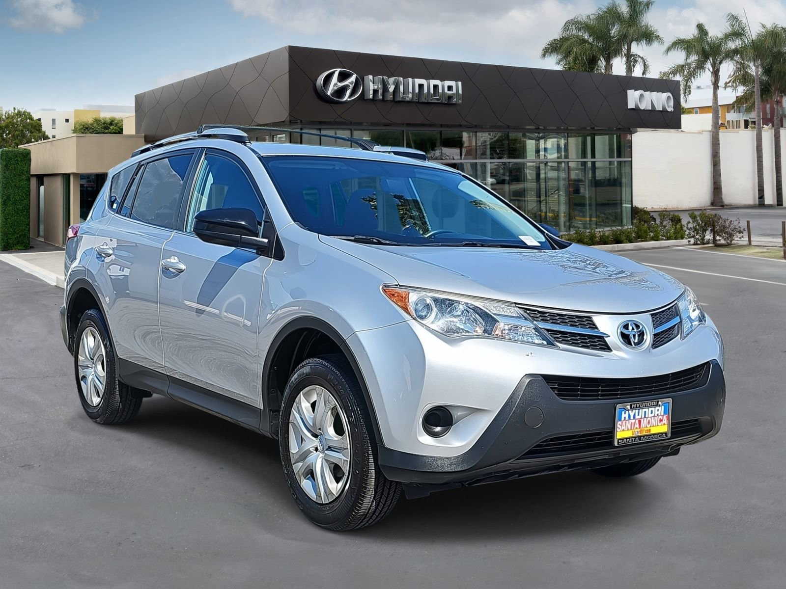 Used 2015 Toyota RAV4 LE image 1