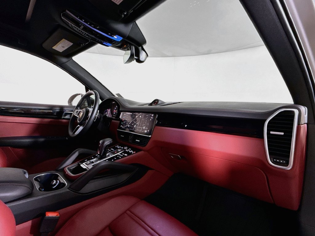 Certified 2023 Porsche Cayenne AWD/4WD image 17