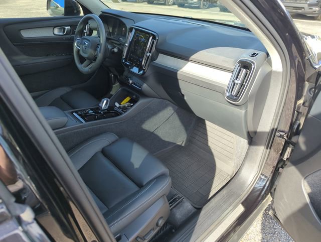Used 2024 Volvo XC40 B5 Ultimate image 35