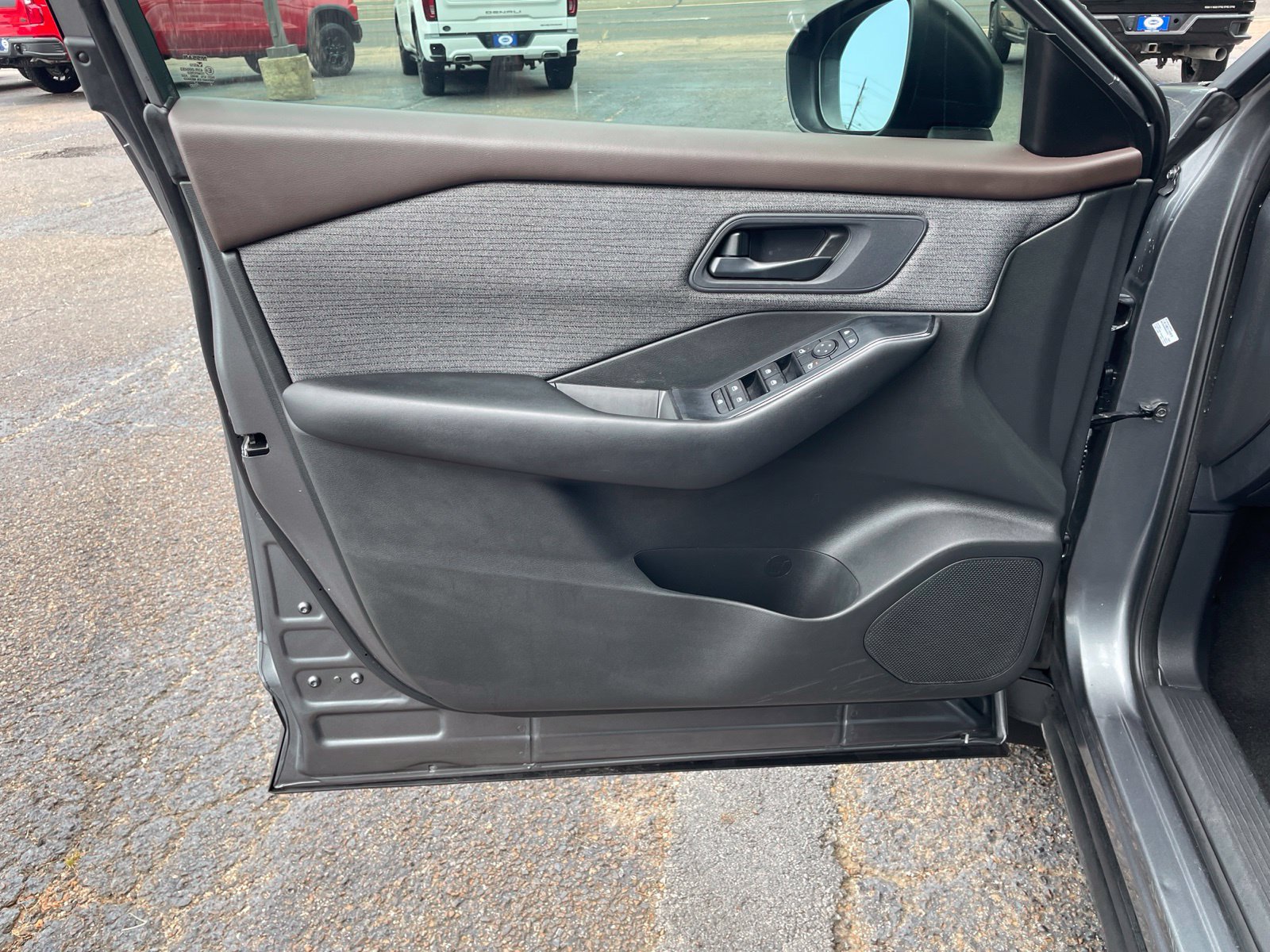 Used 2023 Nissan Rogue S FWD image 14