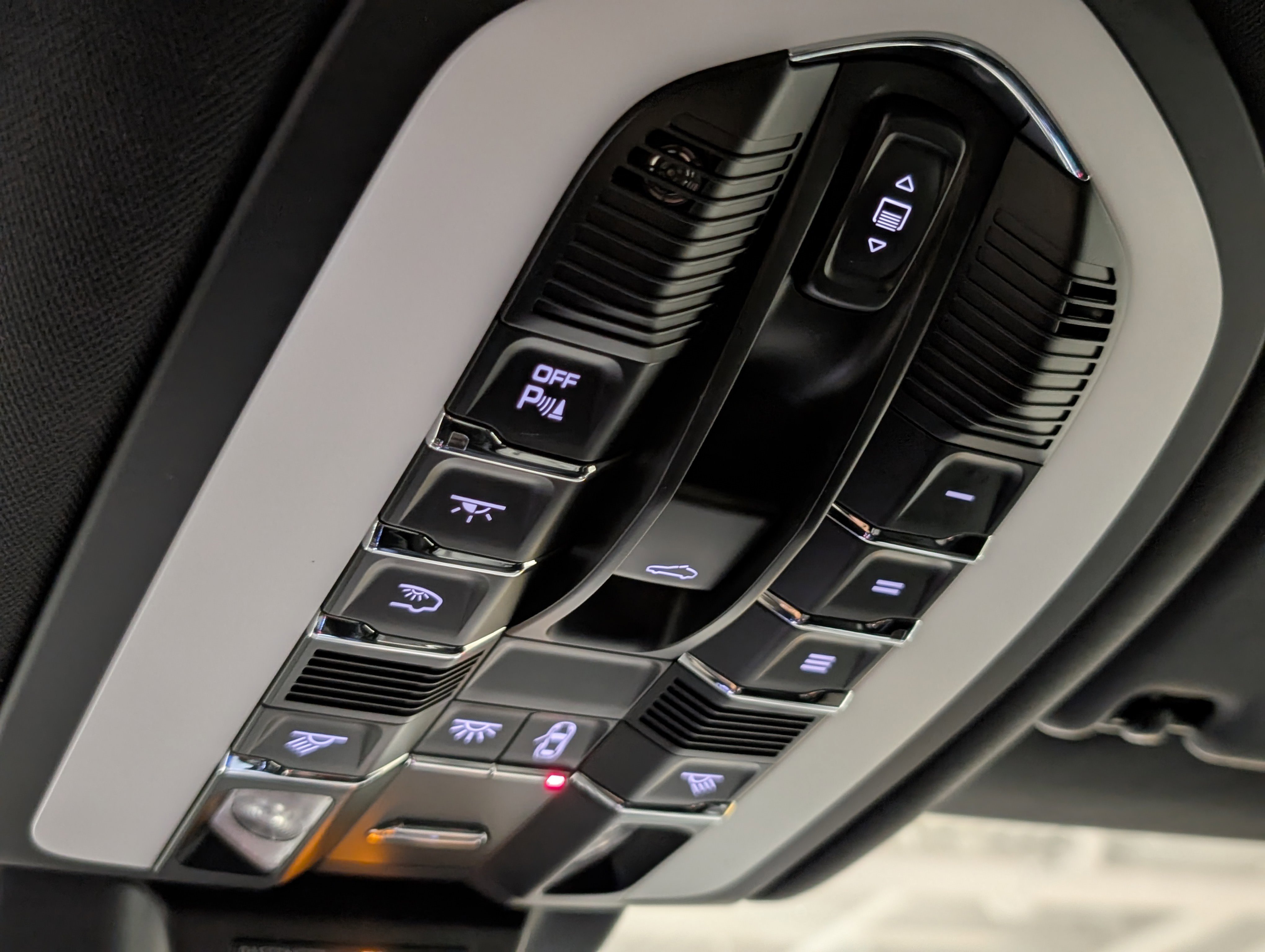 Certified 2026 Porsche Macan AWD/4WD image 43