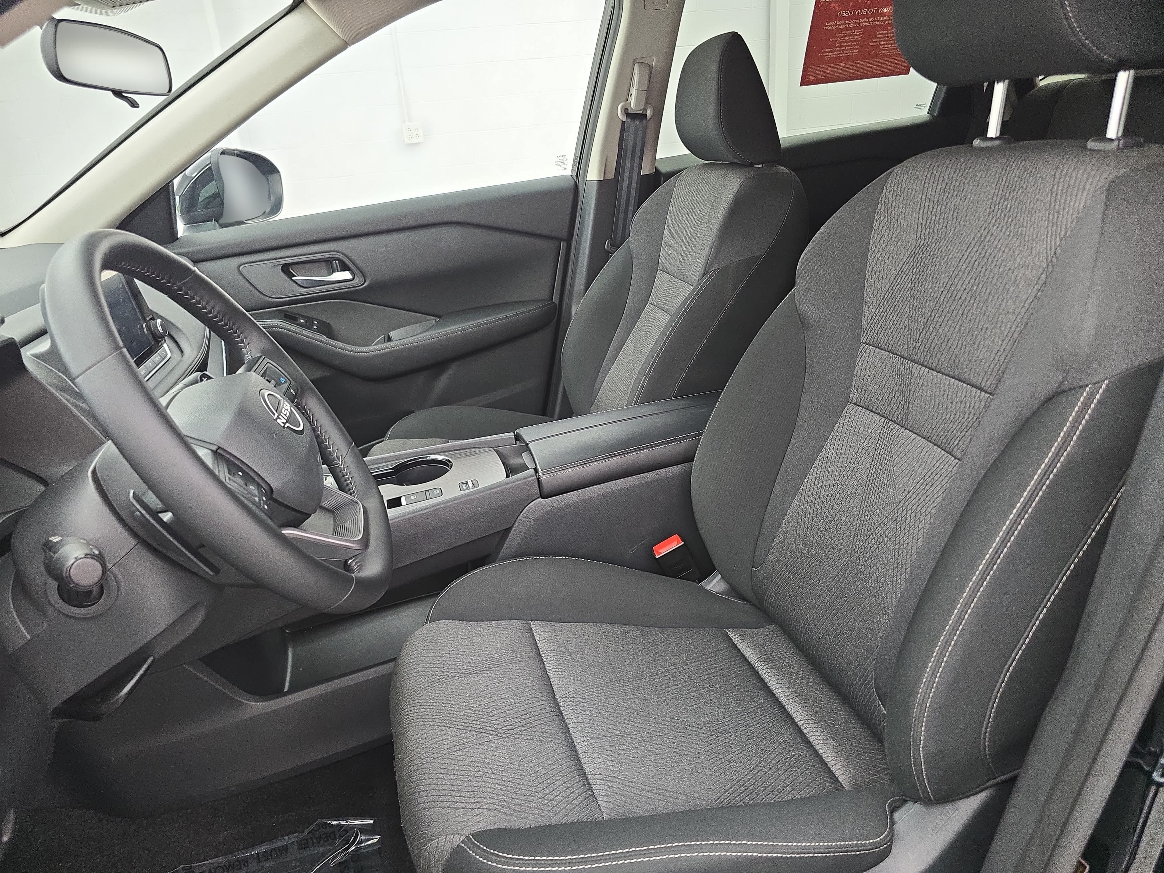 Certified 2025 Nissan Rogue SV FWD image 15