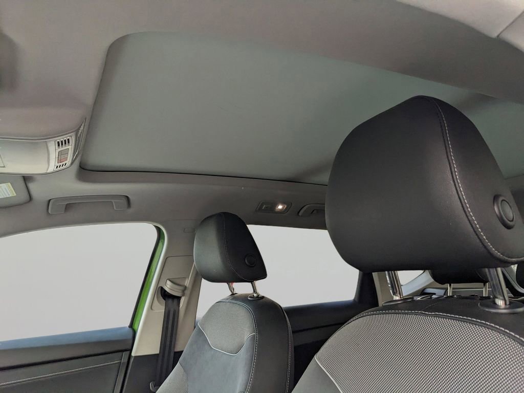 Certified 2025 Volkswagen Taos SE AWD/4WD image 22