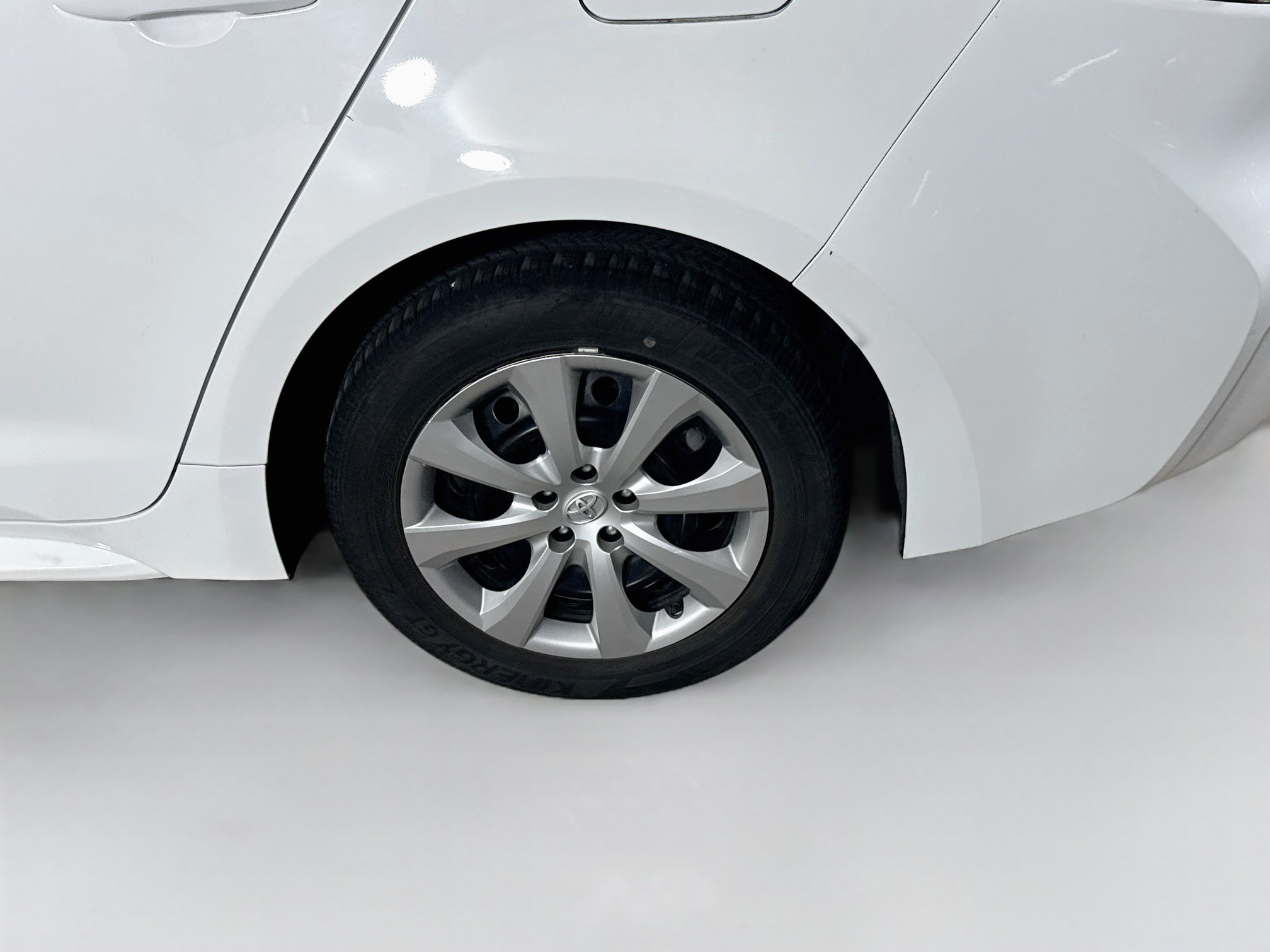 Used 2025 Toyota Corolla LE FWD image 35