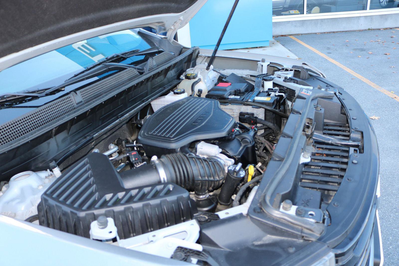 Used 2021 GMC Acadia SLE w/ Driver Convenience Package image 25