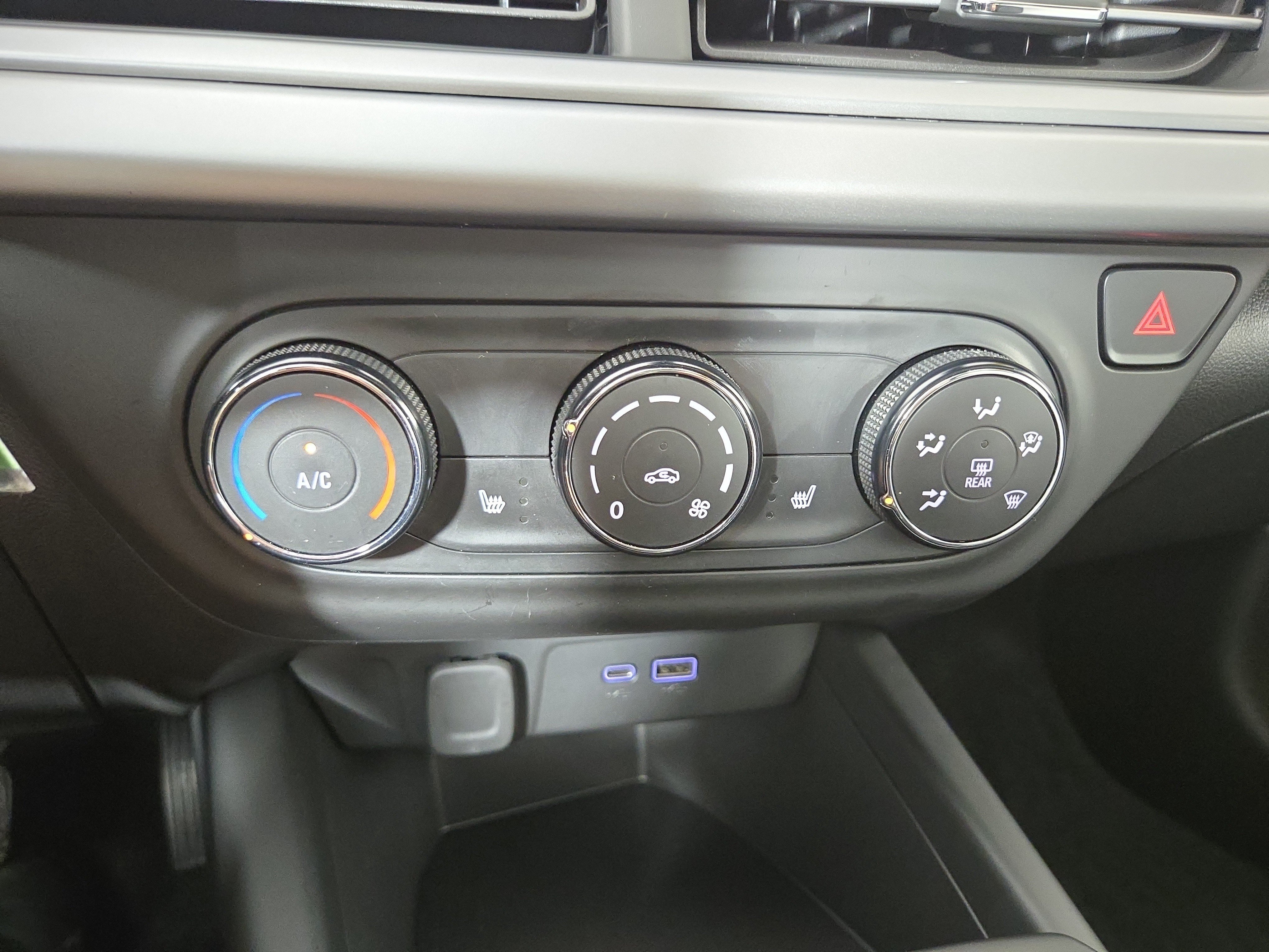 Certified 2024 Chevrolet Trax RS w/ Sunroof Package FWD image 25