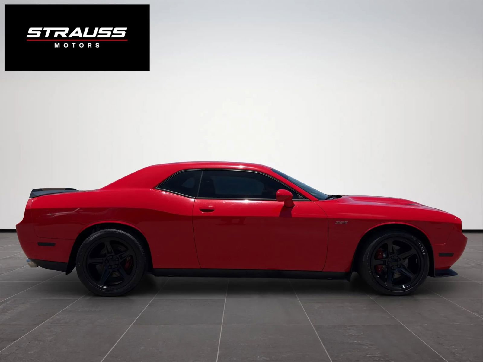Used 2014 Dodge Challenger SRT8 Core RWD image 5
