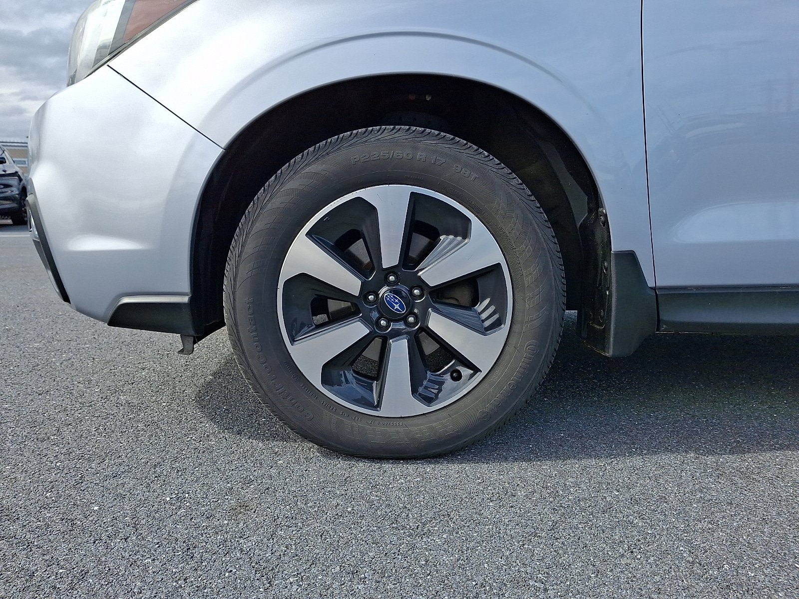 Used 2017 Subaru Forester 2.5i Premium w/ All-Weather Package AWD/4WD image 9