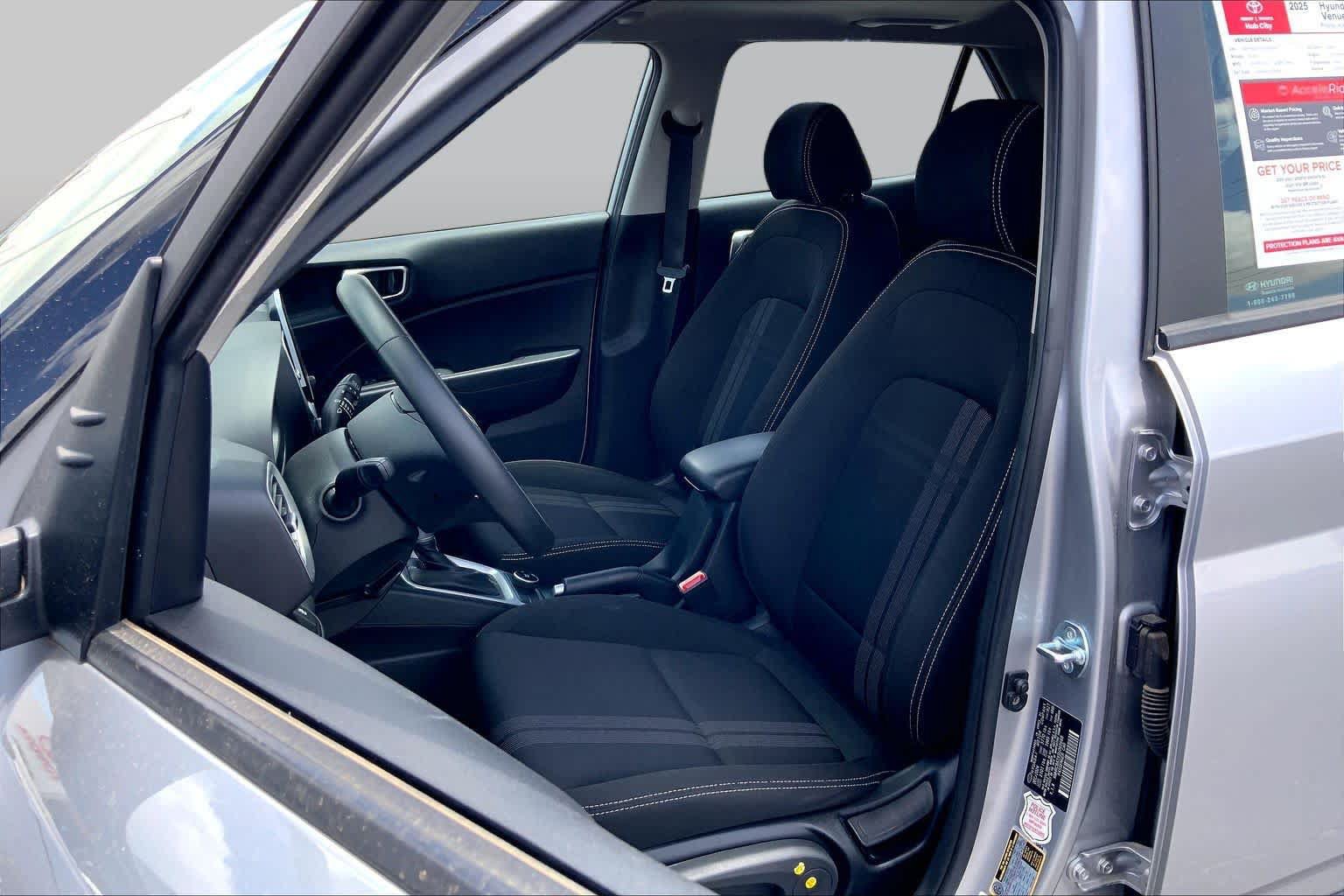 Used 2025 Hyundai Venue SEL FWD image 8