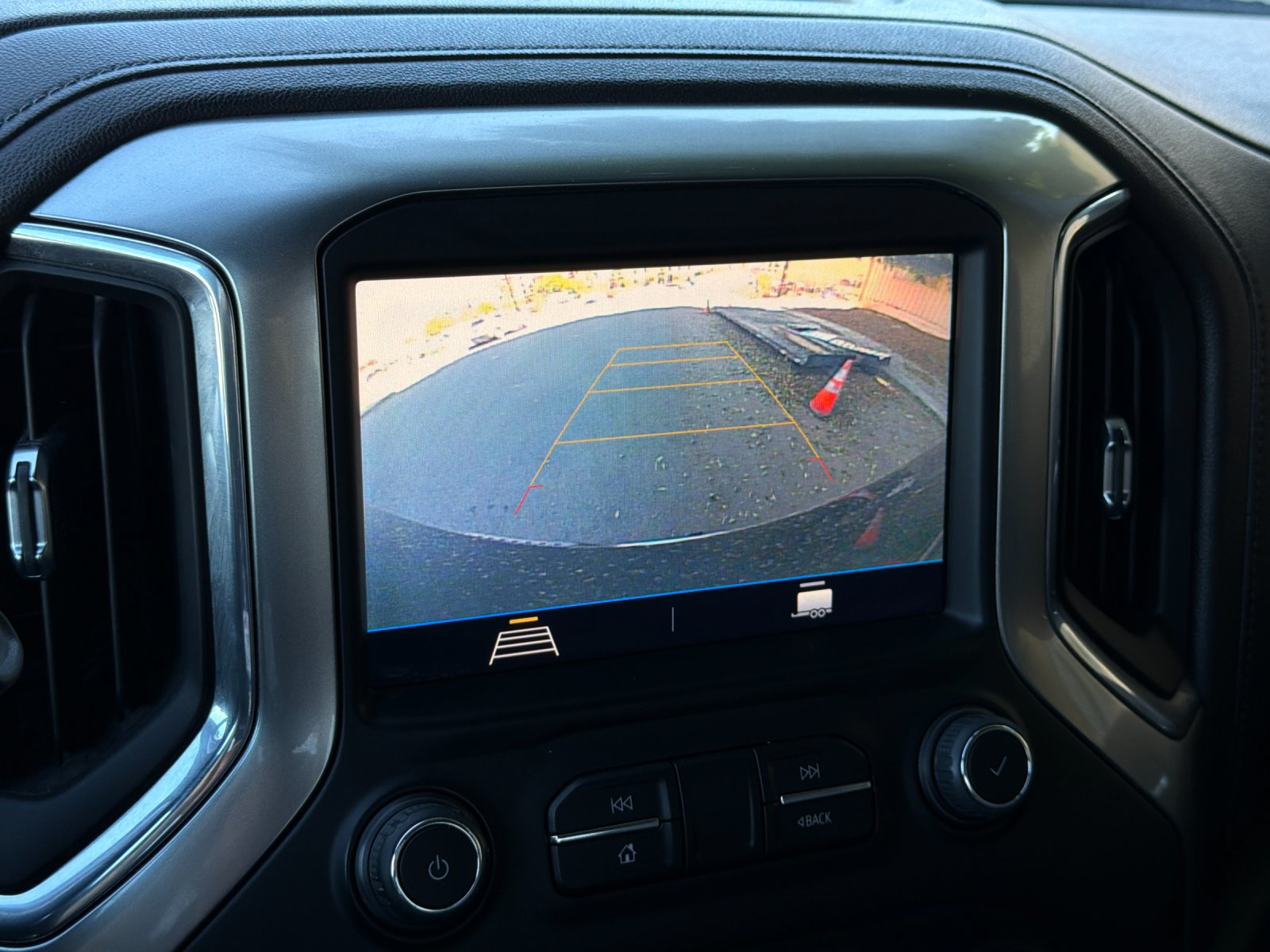 Used 2022 Chevrolet Silverado 1500 LT RWD image 17