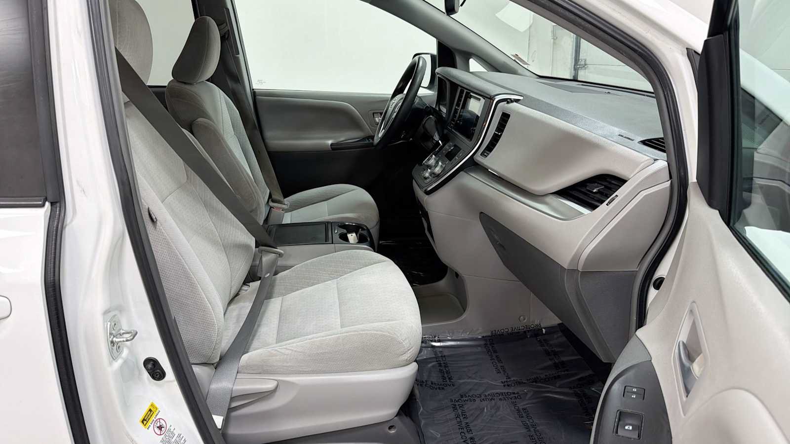Used 2015 Toyota Sienna LE FWD image 29