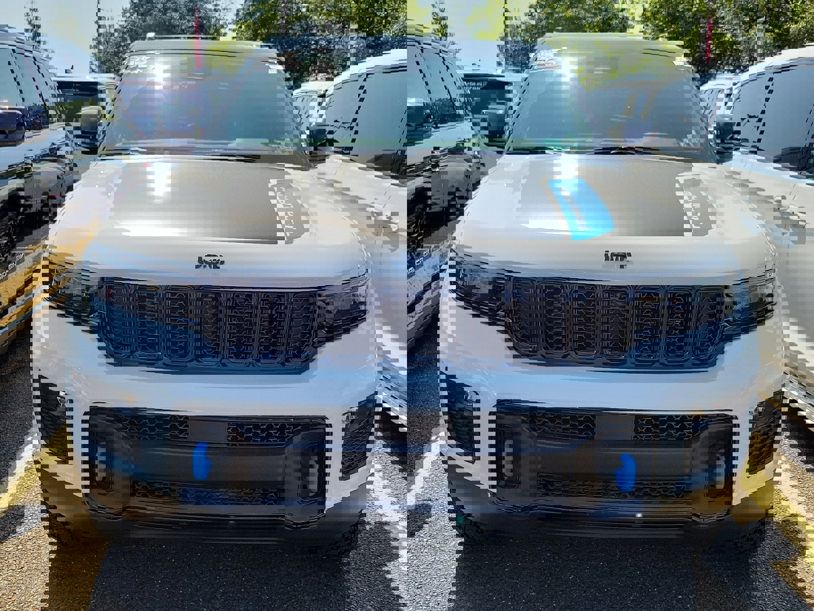 New 2023 Jeep Grand Cherokee Trailhawk image 2